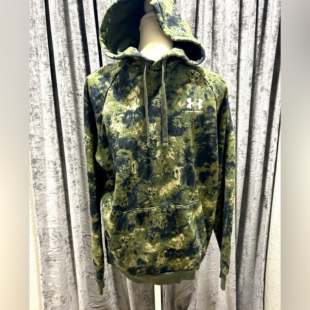 Under Armour men’s medium hoodie, brand new without tags! NWOT